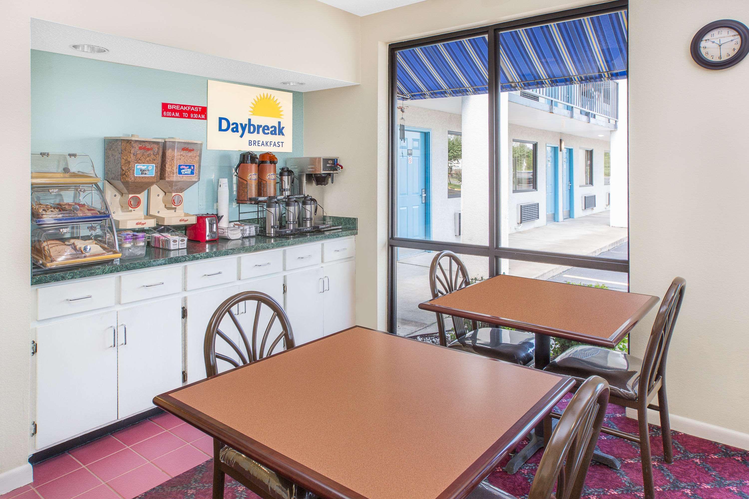 Days Inn By Wyndham N Little Rock East Норт-Литл-Рок Экстерьер фото